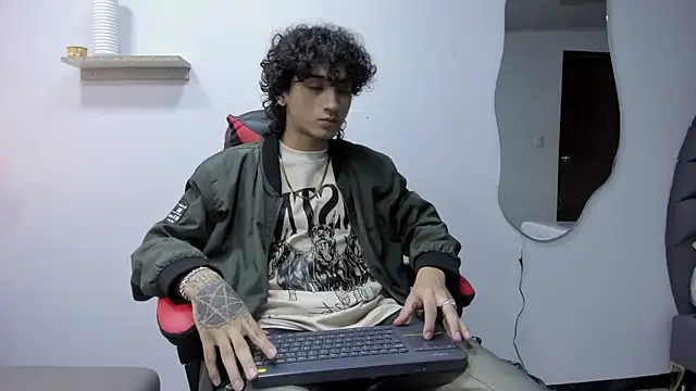 Snapshot of JackesTaylor chatting on 10-20-25, 05:09 JackesTaylor online show from 10-20-25, 05:09