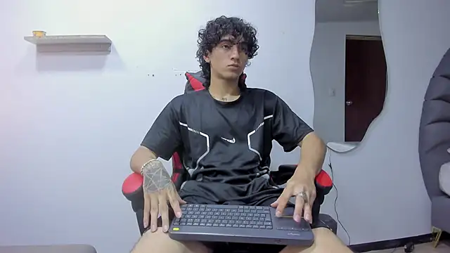 Snapshot of JackesTaylor chatting on 10-13-25, 05:31 JackesTaylor online show from 10-13-25, 05:31