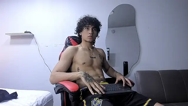 Snapshot of JackesTaylor chatting on 12-21-25, 04:58 JackesTaylor online show from 12-21-25, 04:58