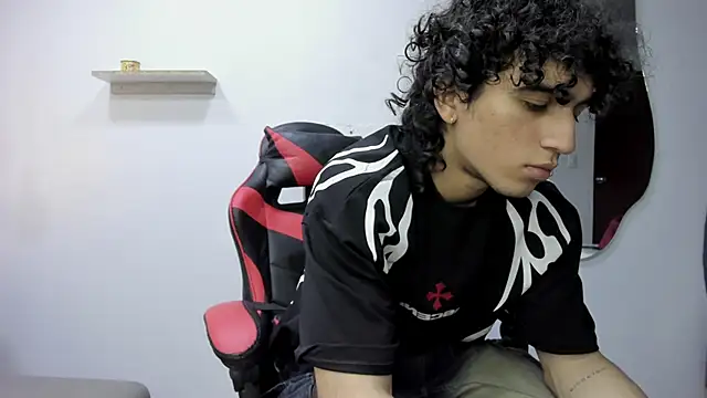 Snapshot of JackesTaylor chatting on 10-30-25, 08:01 JackesTaylor online show from 10-30-25, 08:01