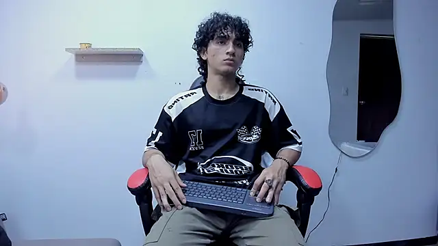 Snapshot of JackesTaylor chatting on 09-24-25, 04:30 JackesTaylor online show from 09-24-25, 04:30