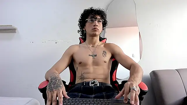 Snapshot of JackesTaylor chatting on 11-17-25, 04:22 JackesTaylor online show from 11-17-25, 04:22