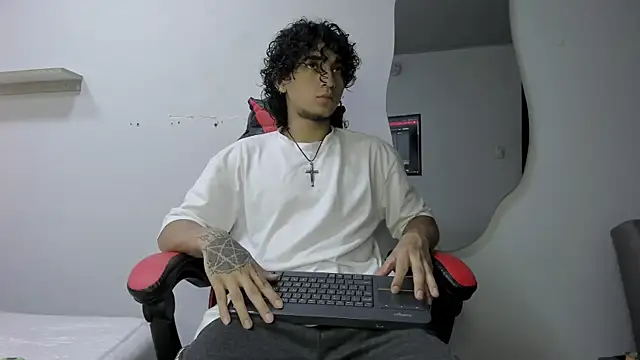 Snapshot of JackesTaylor chatting on 11-14-25, 04:38 JackesTaylor online show from 11-14-25, 04:38