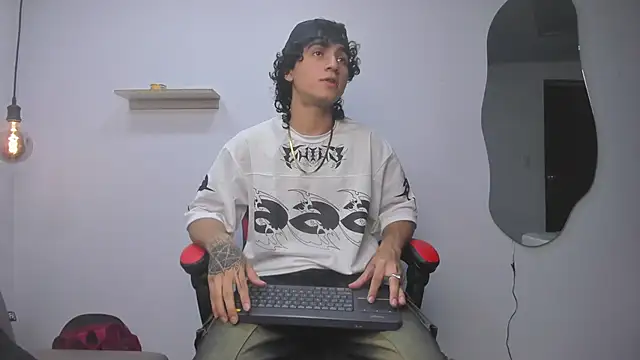 Snapshot of JackesTaylor chatting on 10-06-25, 06:25 JackesTaylor online show from 10-06-25, 06:25