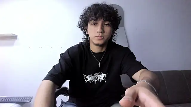 Snapshot of JackesTaylor chatting on 12-19-25, 05:10 JackesTaylor online show from 12-19-25, 05:10