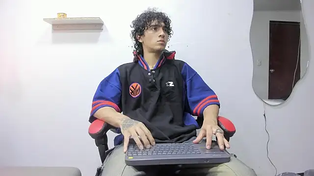 Snapshot of JackesTaylor chatting on 10-25-25, 05:39 JackesTaylor online show from 10-25-25, 05:39