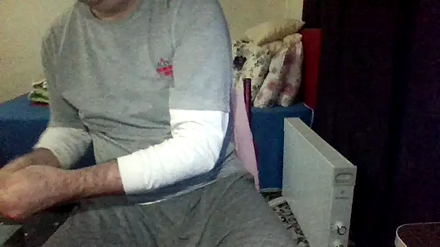 Snapshot of st206boy chatting on 02-15-26, 10:52 st206boy online show from 02-15-26, 10:52