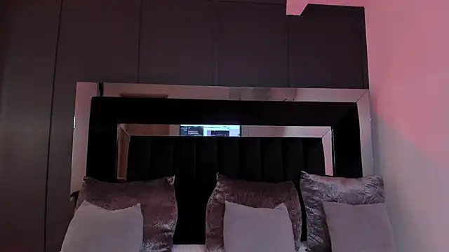 Snapshot of sofiaa_brown chatting on 10-17-25, 05:00 sofiaa brown online show from 10-17-25, 05:00