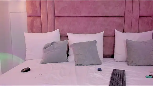 cloe bunnny online show from 10-29-25, 06:23