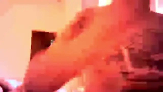 Snapshot of parejajuguetona420 chatting on 12-18-25, 08:56 parejajuguetona420 online show from 12-18-25, 08:56