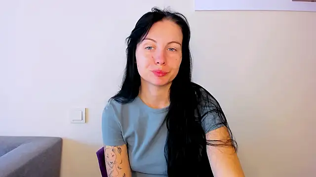Snapshot of Elle_Pearl_ chatting on 10-15-25, 06:11 Elle Pearl online show from 10-15-25, 06:11
