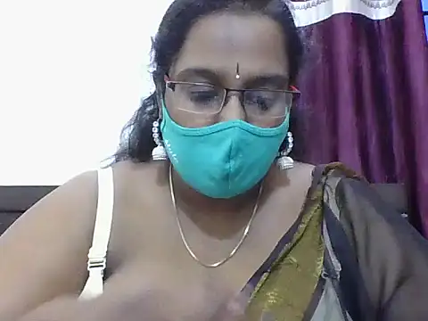 Snapshot of Reena-gowda chatting on 09-23-25, 12:45 Reena-gowda online show from 09-23-25, 12:45