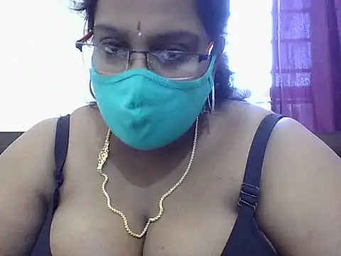 Snapshot of Reena-gowda chatting on 09-26-25, 07:15 Reena-gowda online show from 09-26-25, 07:15