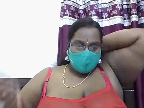 Snapshot of Reena-gowda chatting on 09-21-25, 12:43 Reena-gowda online show from 09-21-25, 12:43