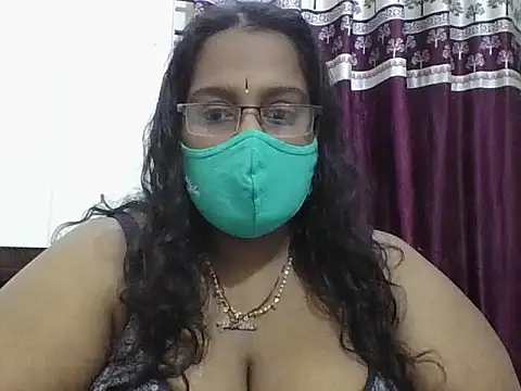 Snapshot of Reena-gowda chatting on 09-09-25, 06:17 Reena-gowda online show from 09-09-25, 06:17