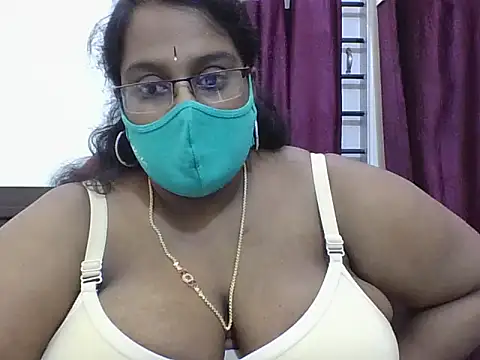 Snapshot of Reena-gowda chatting on 09-22-25, 01:06 Reena-gowda online show from 09-22-25, 01:06