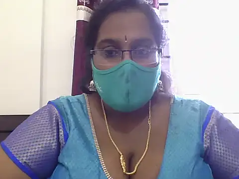 Snapshot of Reena-gowda chatting on 09-18-25, 06:16 Reena-gowda online show from 09-18-25, 06:16