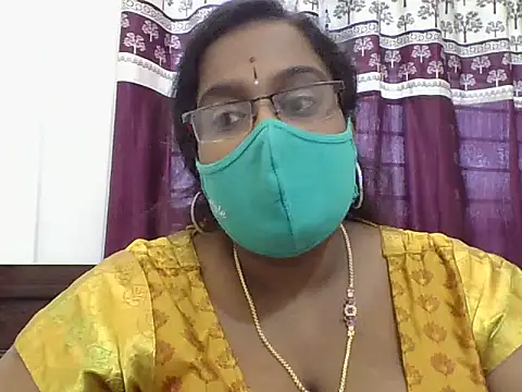 Snapshot of Reena-gowda chatting on 09-19-25, 06:39 Reena-gowda online show from 09-19-25, 06:39