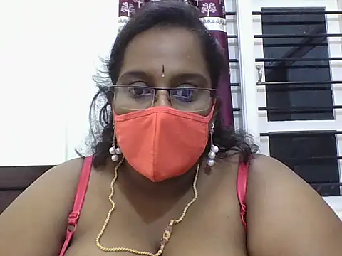 Snapshot of Reena-gowda chatting on 10-06-25, 04:41 Reena-gowda online show from 10-06-25, 04:41