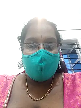 Snapshot of Reena-gowda chatting on 09-17-25, 01:02 Reena-gowda online show from 09-17-25, 01:02