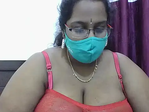 Snapshot of Reena-gowda chatting on 09-10-25, 11:37 Reena-gowda online show from 09-10-25, 11:37