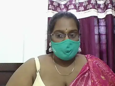 Snapshot of Reena-gowda chatting on 09-13-25, 06:24 Reena-gowda online show from 09-13-25, 06:24