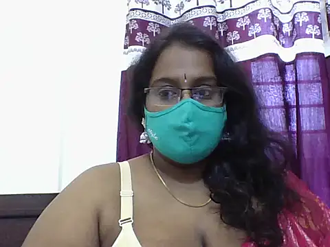 Snapshot of Reena-gowda chatting on 09-14-25, 02:34 Reena-gowda online show from 09-14-25, 02:34