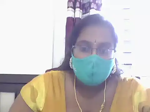 Snapshot of Reena-gowda chatting on 09-20-25, 06:18 Reena-gowda online show from 09-20-25, 06:18