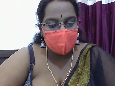 Snapshot of Reena-gowda chatting on 10-07-25, 06:42 Reena-gowda online show from 10-07-25, 06:42