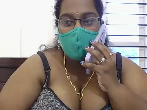 Snapshot of Reena-gowda chatting on 09-25-25, 02:39 Reena-gowda online show from 09-25-25, 02:39