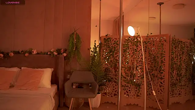 Serena Waldarf online show from 09-19-25, 06:01