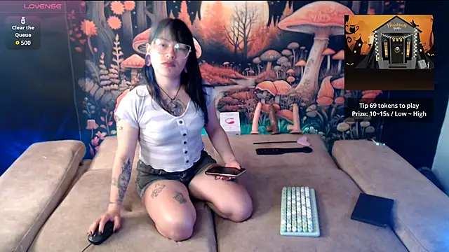 LunaBunny8 online show from 10-15-25, 01:41