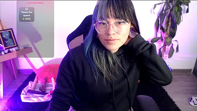 LunaBunny8 online show from 11-27-25, 12:11