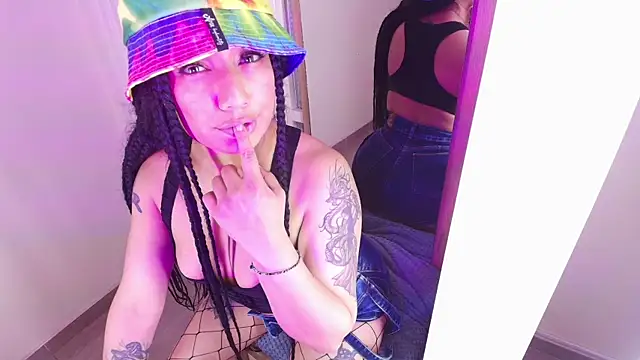 Soleil 66 online show from 11-28-25, 04:01