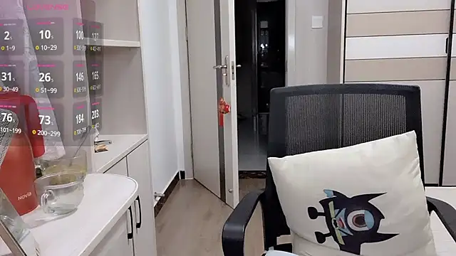 Snapshot of JackieBell chatting on 12-18-25, 11:52 JackieBell online show from 12-18-25, 11:52