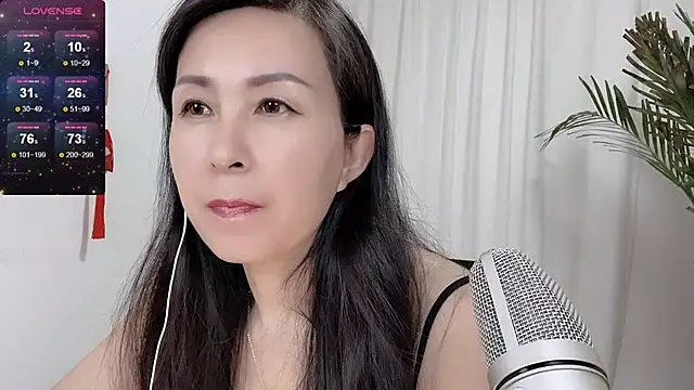 Snapshot of JackieBell chatting on 09-18-25, 05:43 JackieBell online show from 09-18-25, 05:43