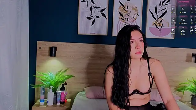 Snapshot of SarahMiler_ chatting on 09-17-25, 11:34 SarahMiler online show from 09-17-25, 11:34