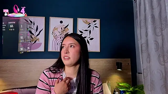 SarahMiler  online show from 12-15-25, 05:41