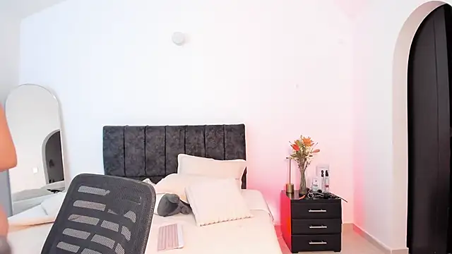 Taylormaxwell online show from 12-19-25, 10:45