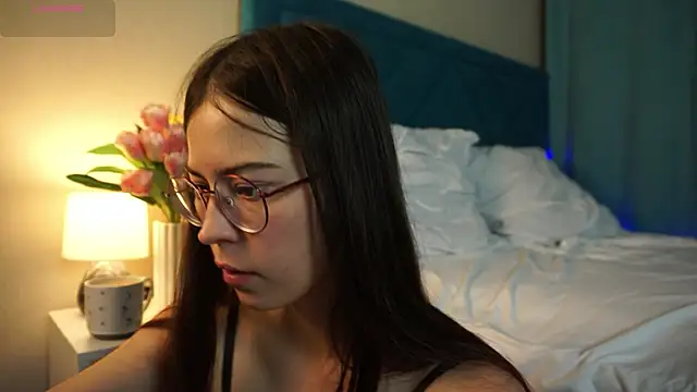 Snapshot of ywixos chatting on 11-04-25, 02:43 ywixos online show from 11-04-25, 02:43