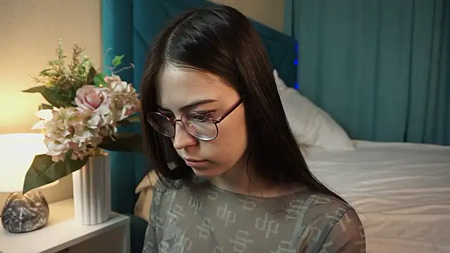 Snapshot of ywixos chatting on 02-08-26, 02:04 ywixos online show from 02-08-26, 02:04