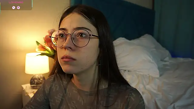 Snapshot of ywixos chatting on 11-15-25, 12:31 ywixos online show from 11-15-25, 12:31