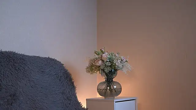 Snapshot of ywixos chatting on 12-13-25, 09:43 ywixos online show from 12-13-25, 09:43