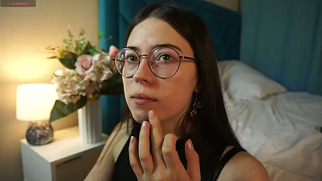 Snapshot of ywixos chatting on 12-15-25, 02:23 ywixos online show from 12-15-25, 02:23