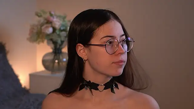 Snapshot of ywixos chatting on 11-28-25, 02:39 ywixos online show from 11-28-25, 02:39