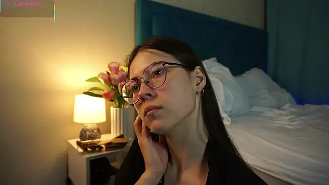 Snapshot of ywixos chatting on 11-14-25, 02:43 ywixos online show from 11-14-25, 02:43