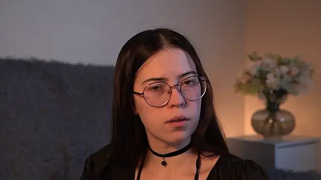 Snapshot of ywixos chatting on 11-25-25, 02:39 ywixos online show from 11-25-25, 02:39