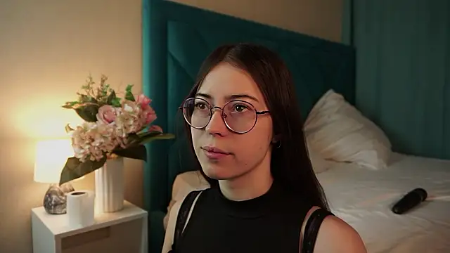 Snapshot of ywixos chatting on 02-14-26, 03:01 ywixos online show from 02-14-26, 03:01