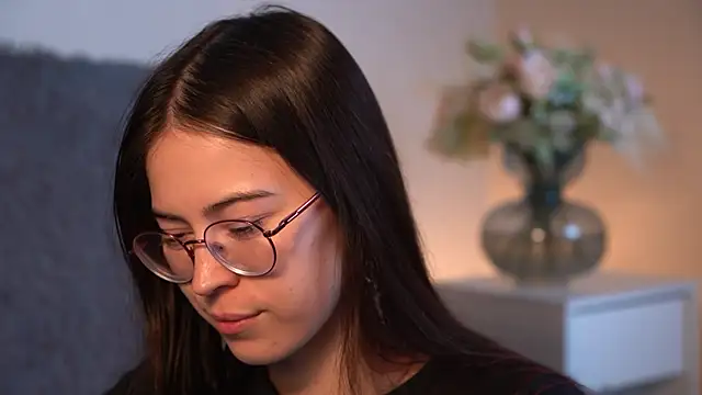 Snapshot of ywixos chatting on 12-01-25, 02:29 ywixos online show from 12-01-25, 02:29