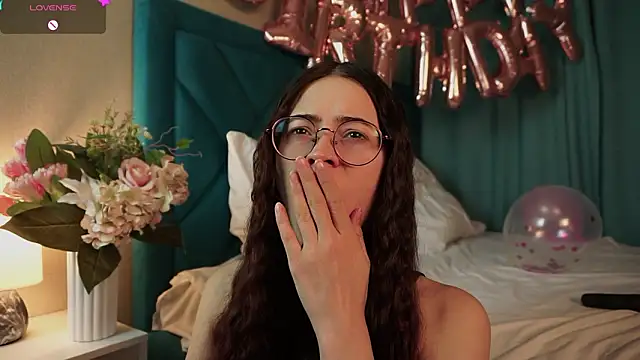 Snapshot of ywixos chatting on 02-21-26, 02:30 ywixos online show from 02-21-26, 02:30